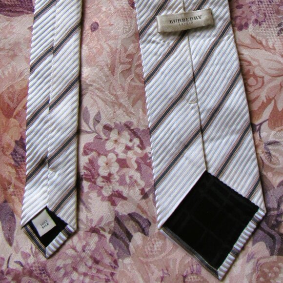 Burberry London 100% Silk Tie Necktie White /light gold, striped made in Italy - Picture 3 of 6
